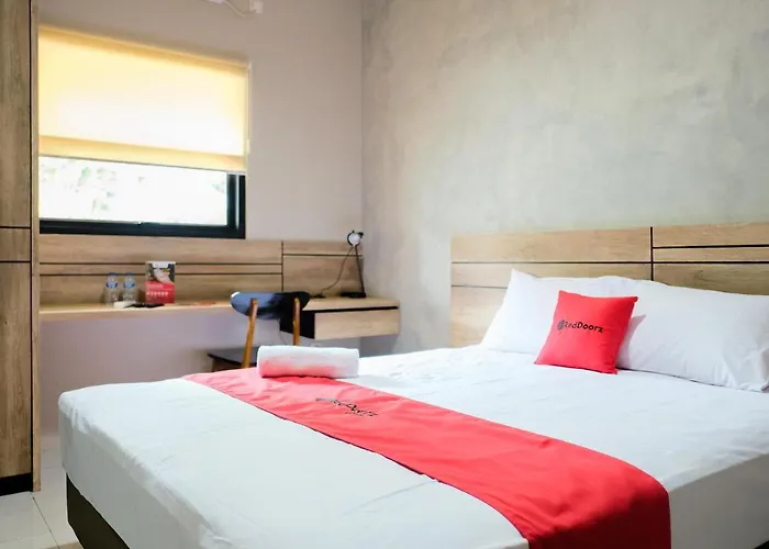 RedDoorz near Trans Studio Mall Cibubur 3 Bogor